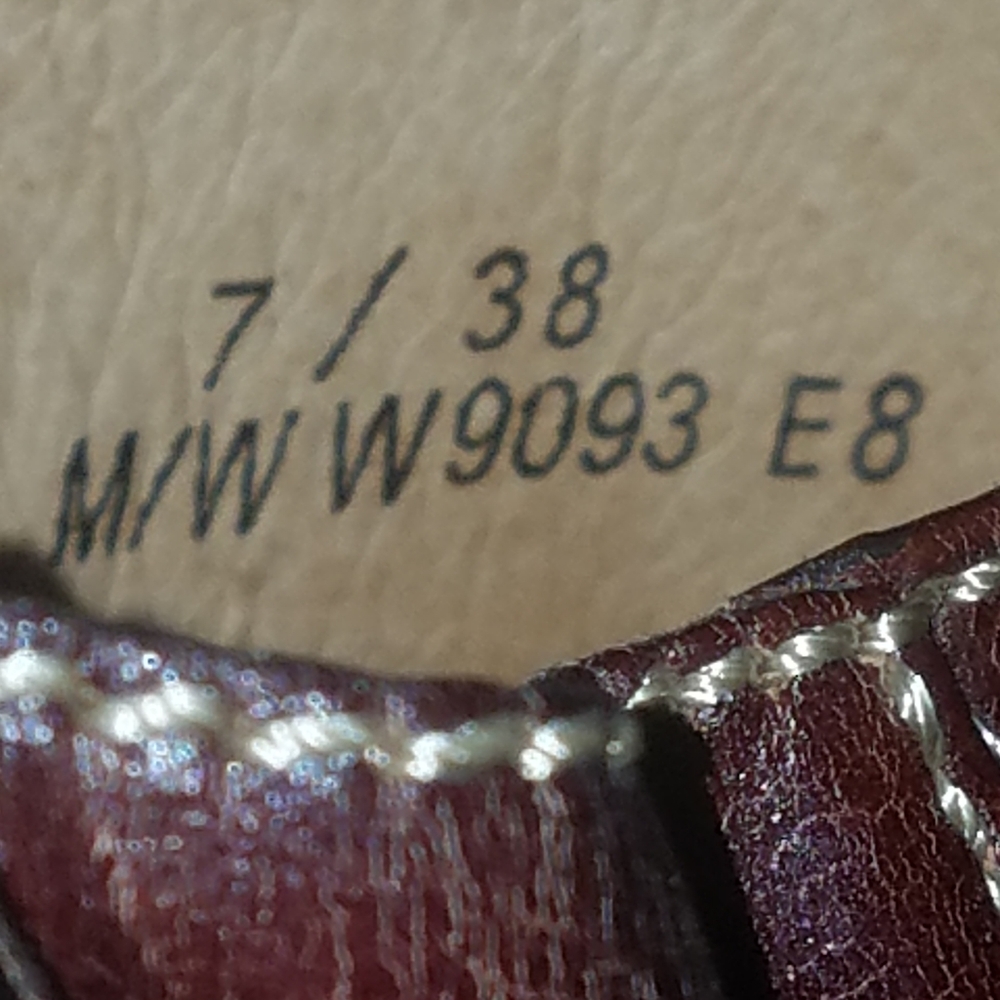 Born Leather Clogs, Women's Size 7. - Picture 5 of 7